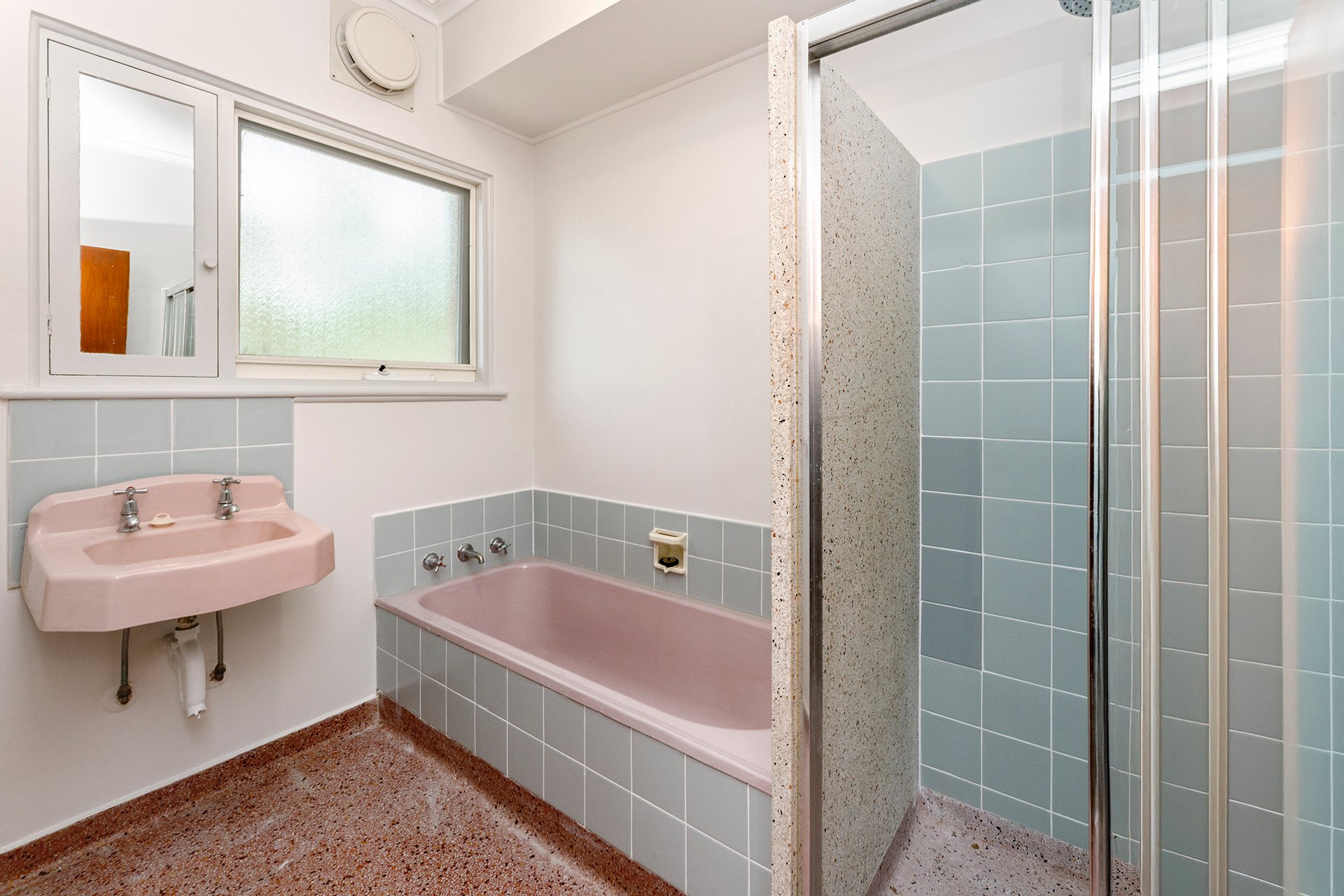 1 / 16 Clive Street Brighton East