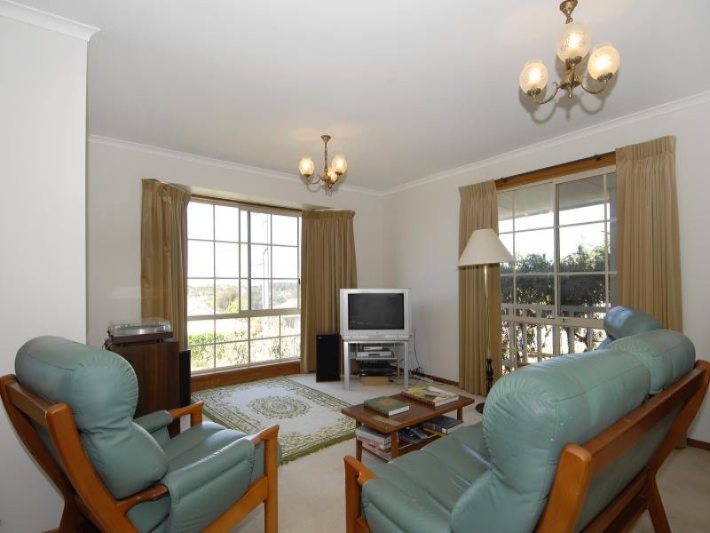 1/16 Devon Street, Hamlyn Heights image 3