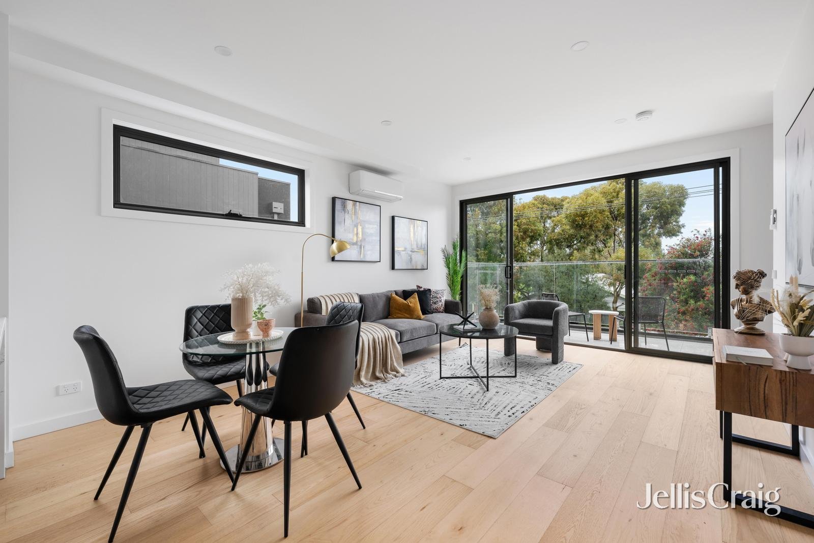 1/16 Irvine Crescent, Brunswick West image 1