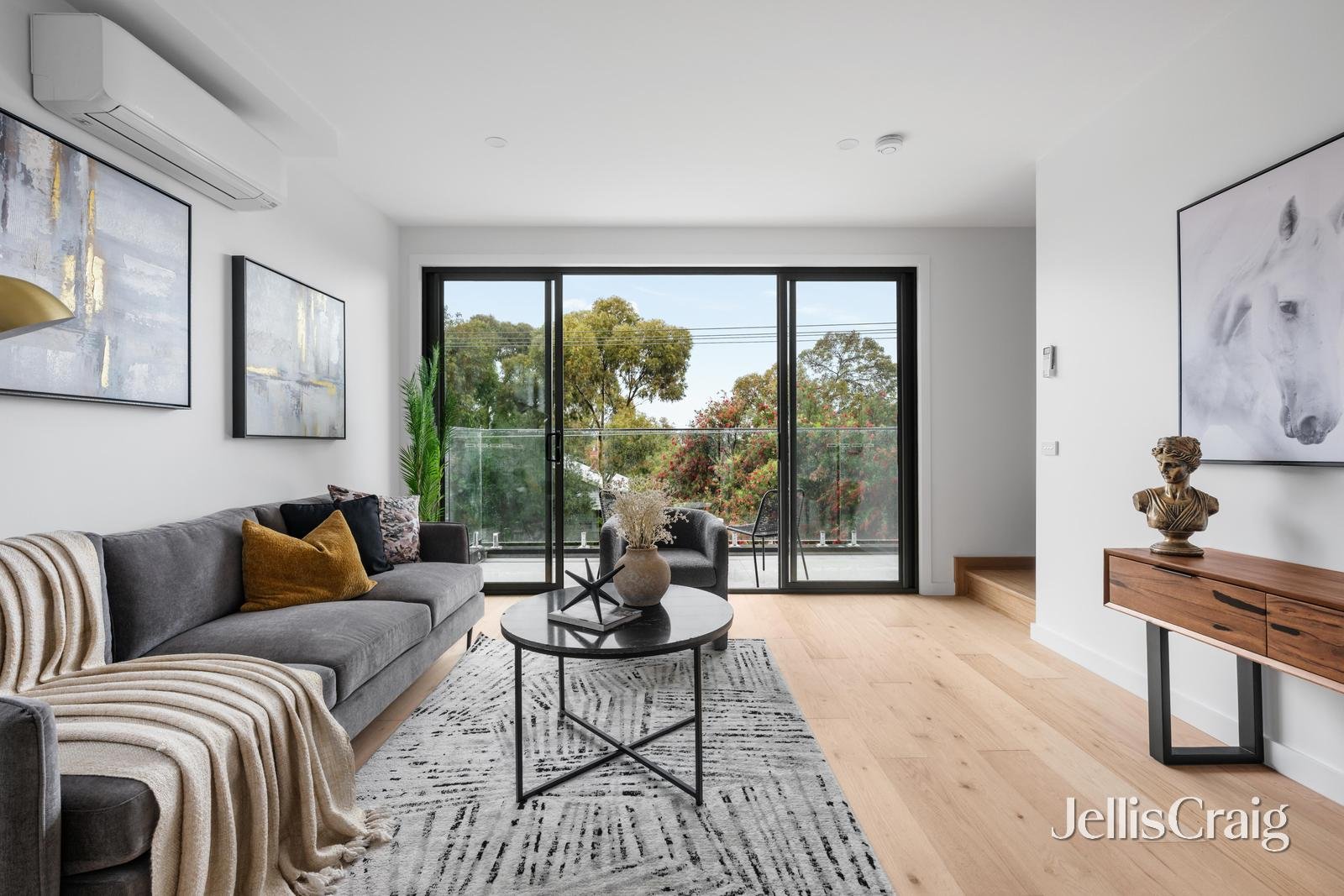 1/16 Irvine Crescent, Brunswick West image 2