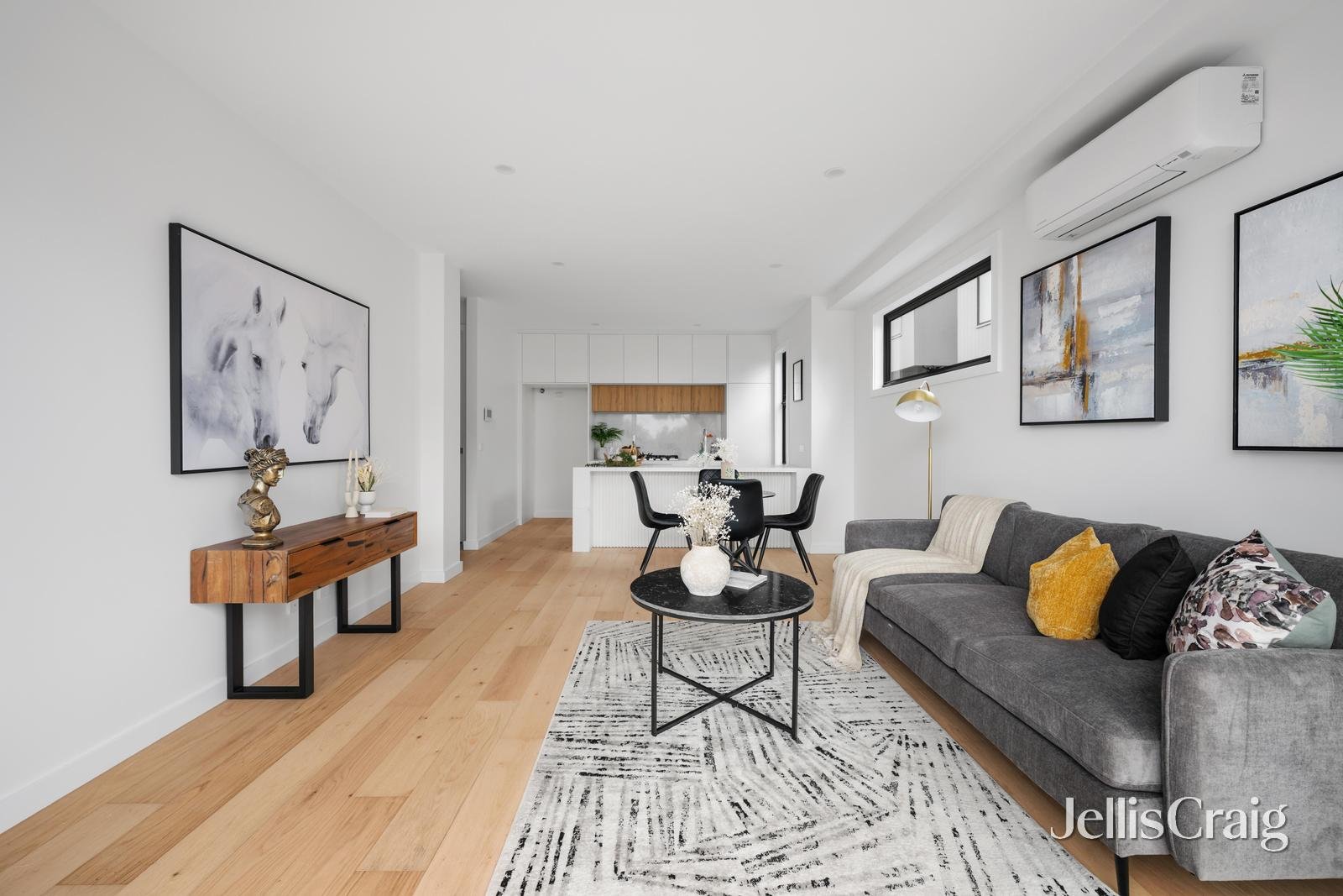 1/16 Irvine Crescent, Brunswick West image 3