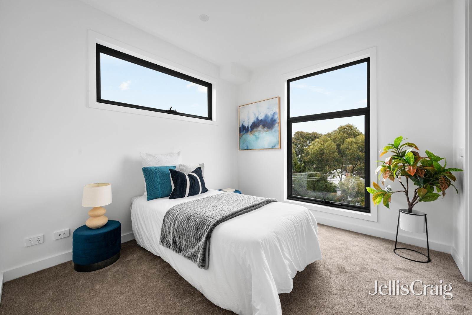 1/16 Irvine Crescent, Brunswick West image 10