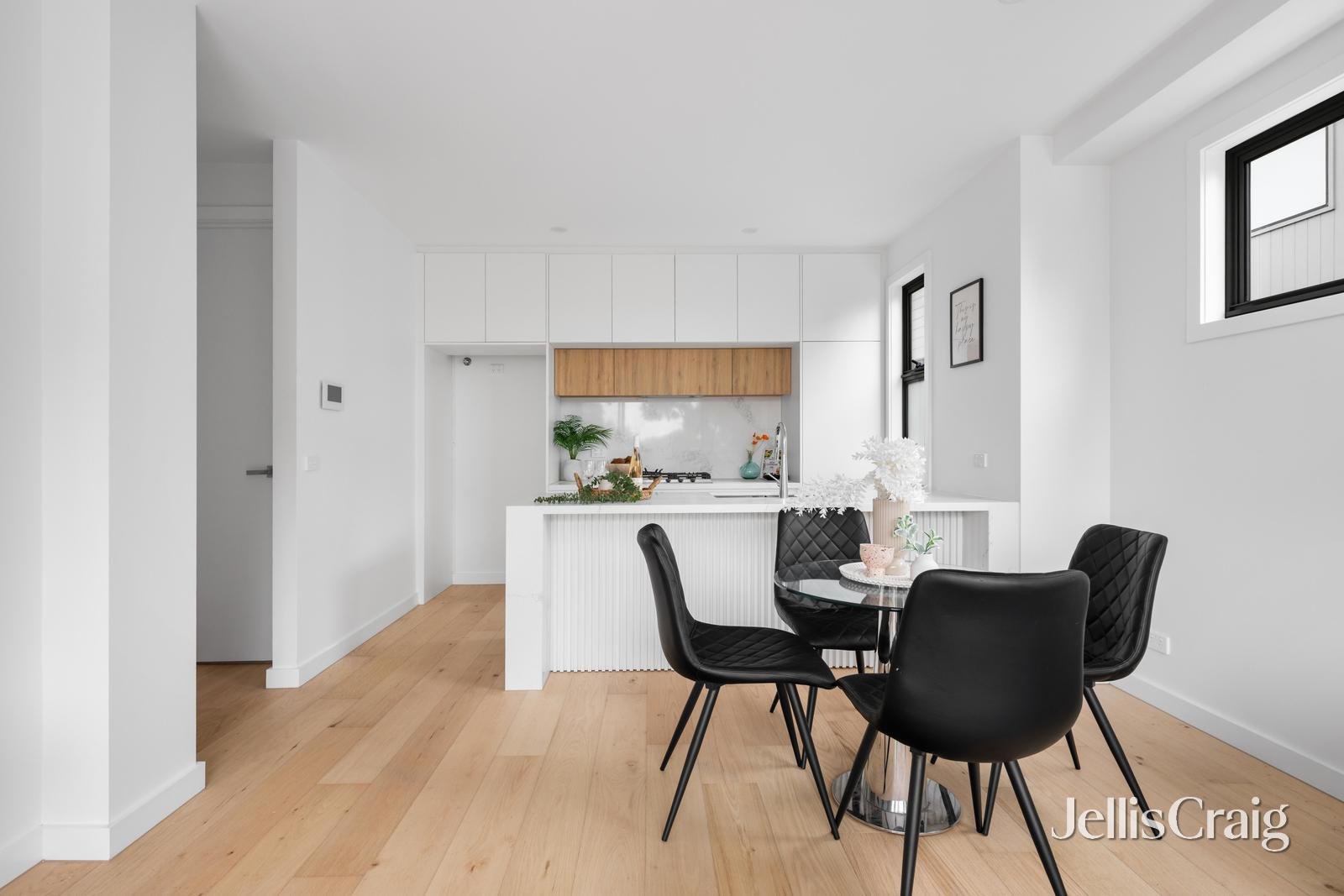 1/16 Irvine Crescent, Brunswick West image 13