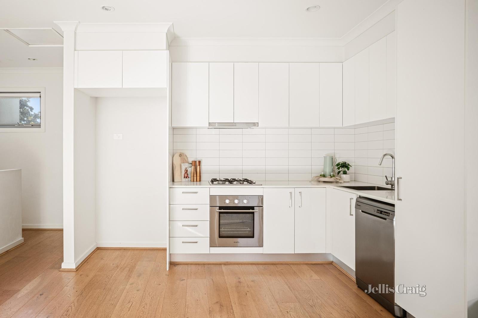 11/6 Jean Street, Cheltenham image 4
