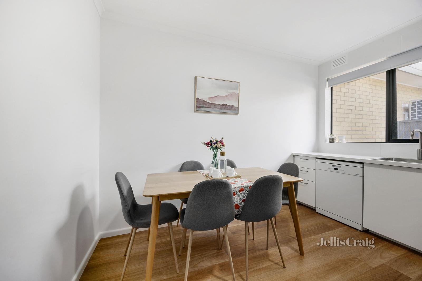 1/16 Kauri Grove, Glen Waverley image 4