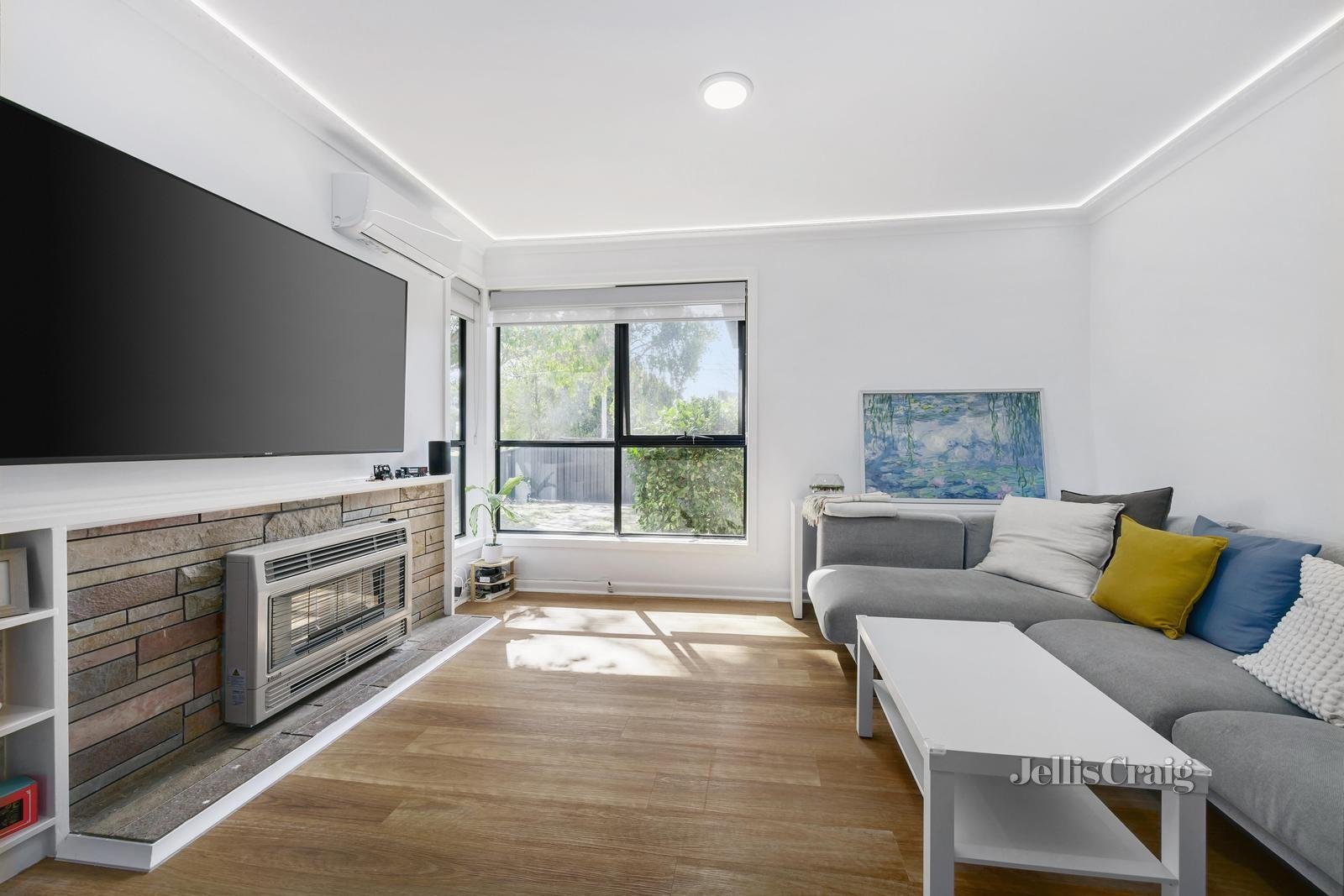 1/16 Kauri Grove, Glen Waverley image 2