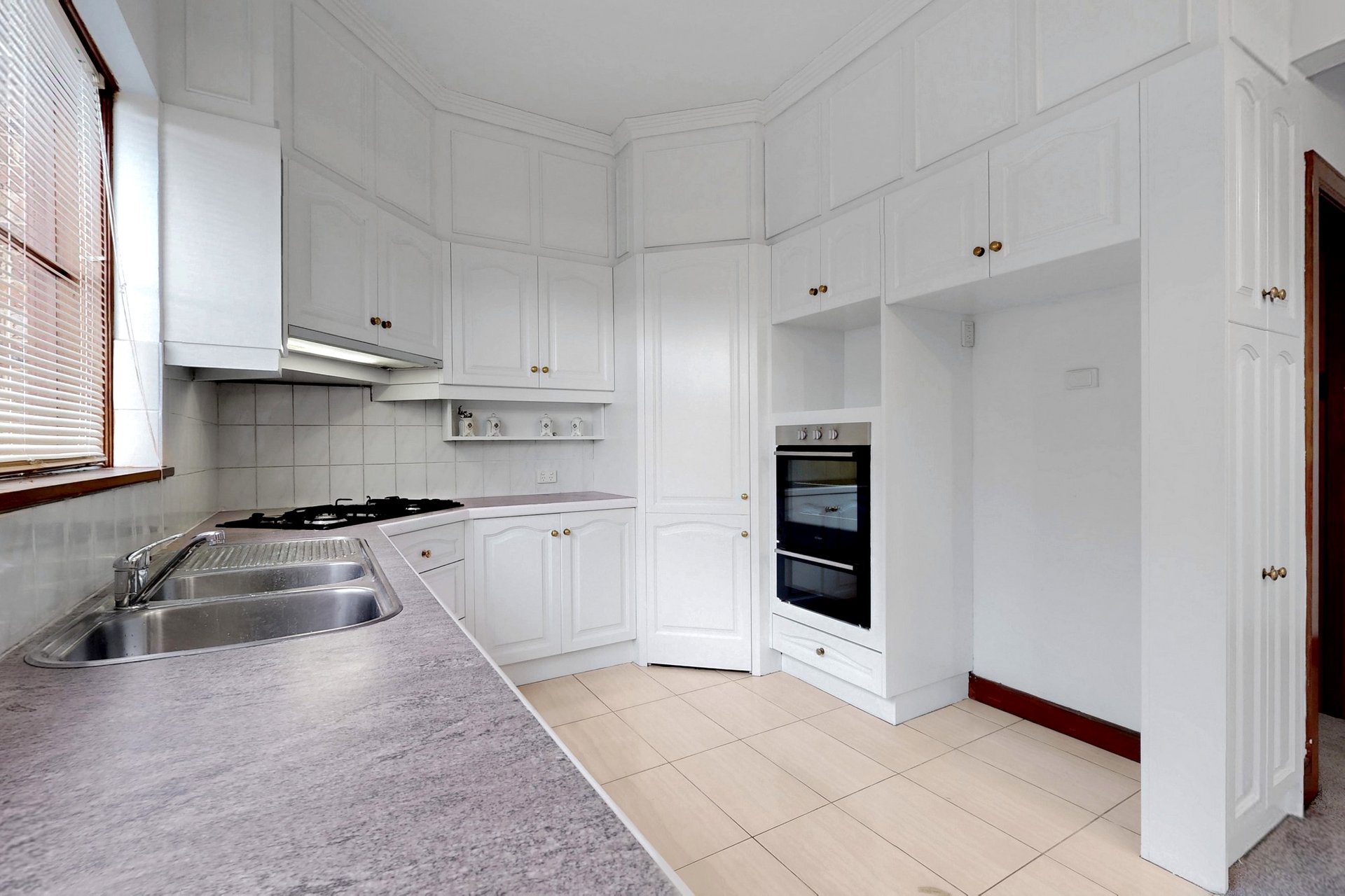 1 / 16 Lisson Grove  HAWTHORN