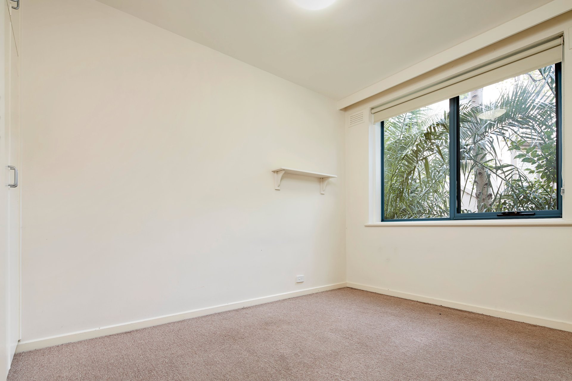 Property Gallery Thumbnail 3