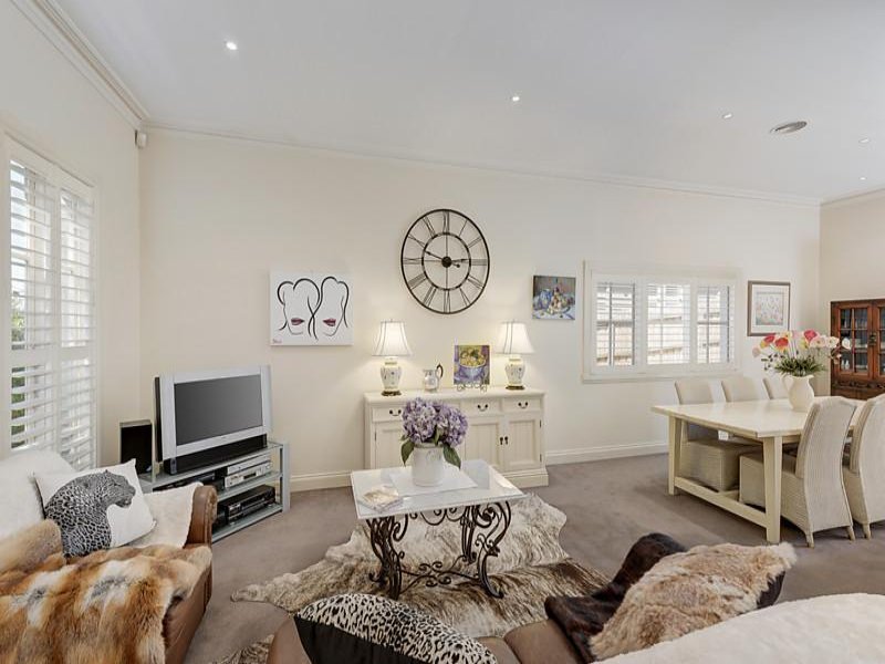 1/16 Rosedale Road, Glen Iris image 2