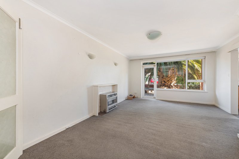 1 / 16 Royal Avenue GLEN HUNTLY, VIC 3163