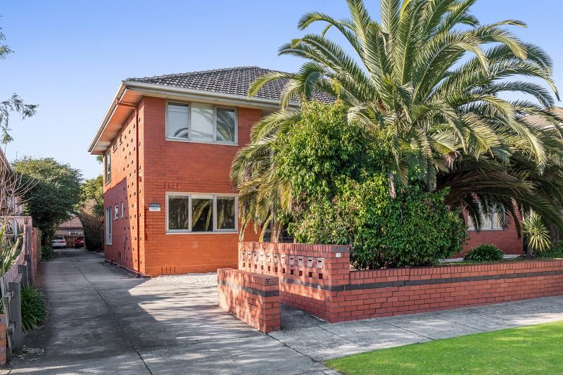 1 / 16 Royal Avenue GLEN HUNTLY, VIC 3163