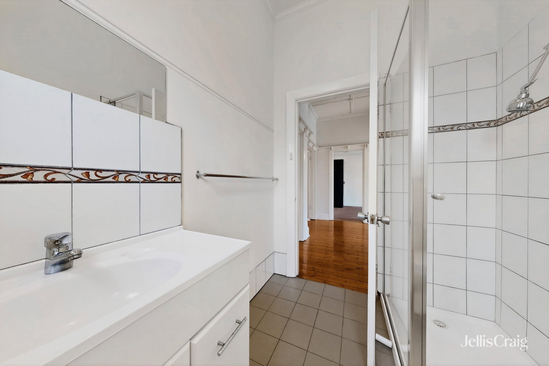 1/160 Oakleigh, Carnegie image 4