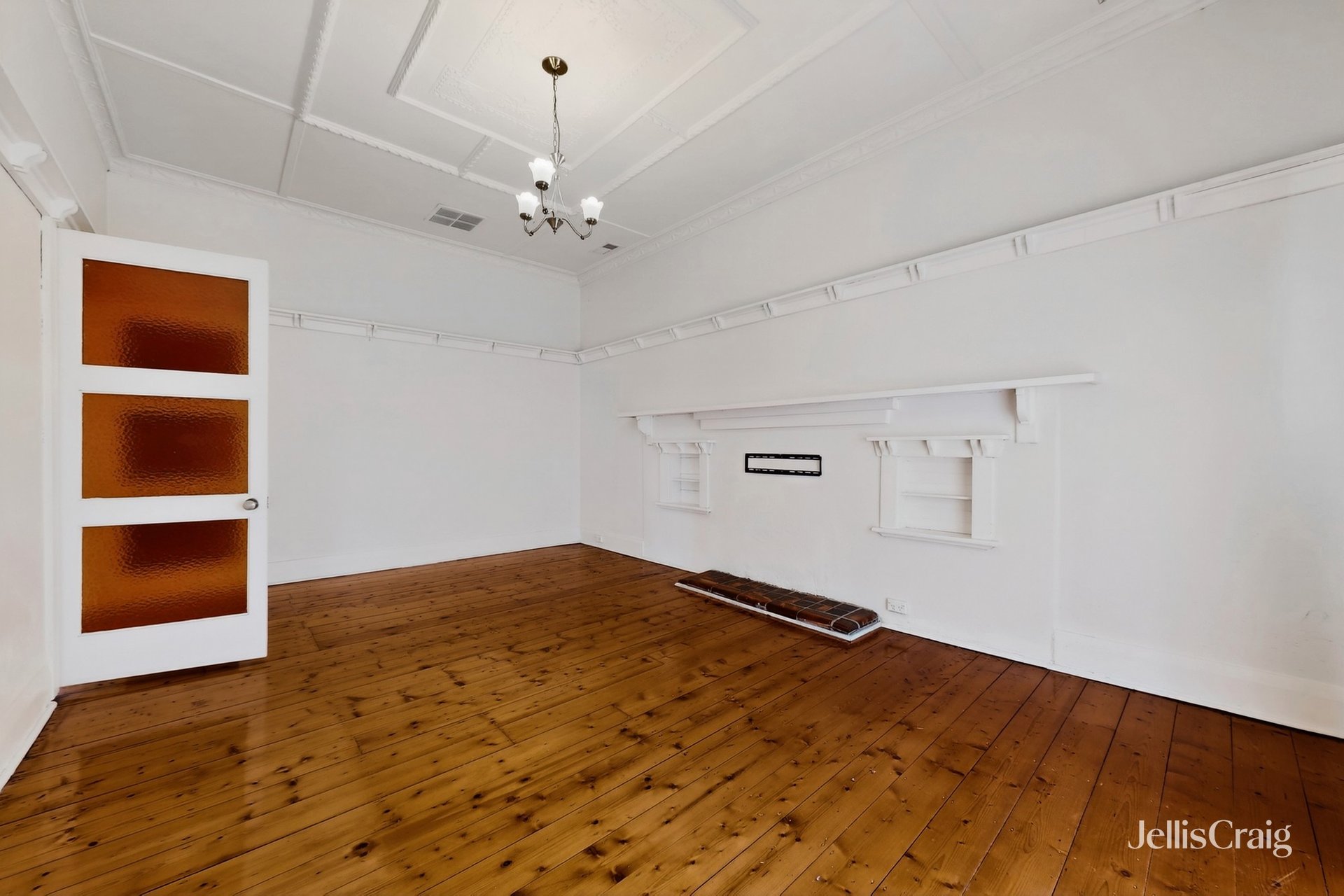 1/160 Oakleigh, Carnegie image 6