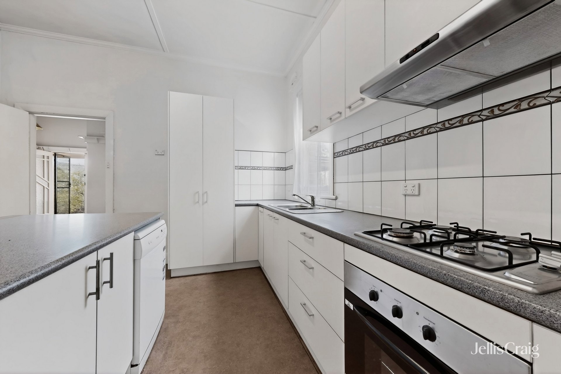 1/160 Oakleigh, Carnegie image 9