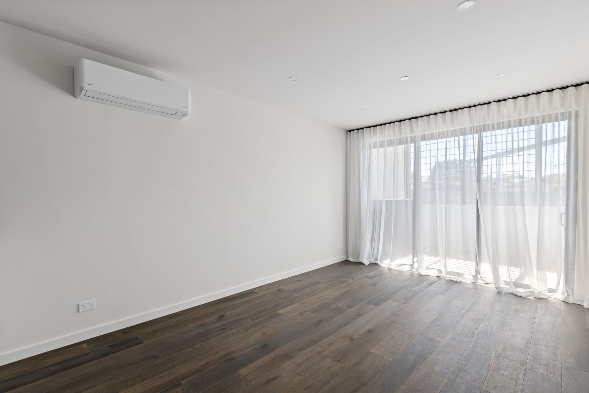Property Gallery Thumbnail 3