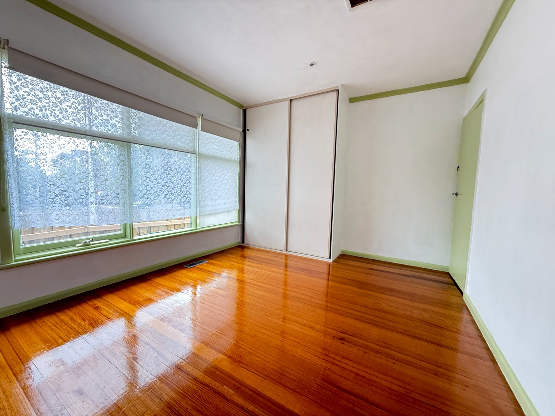 1/166 Blackburn Road, Glen Waverley image 5