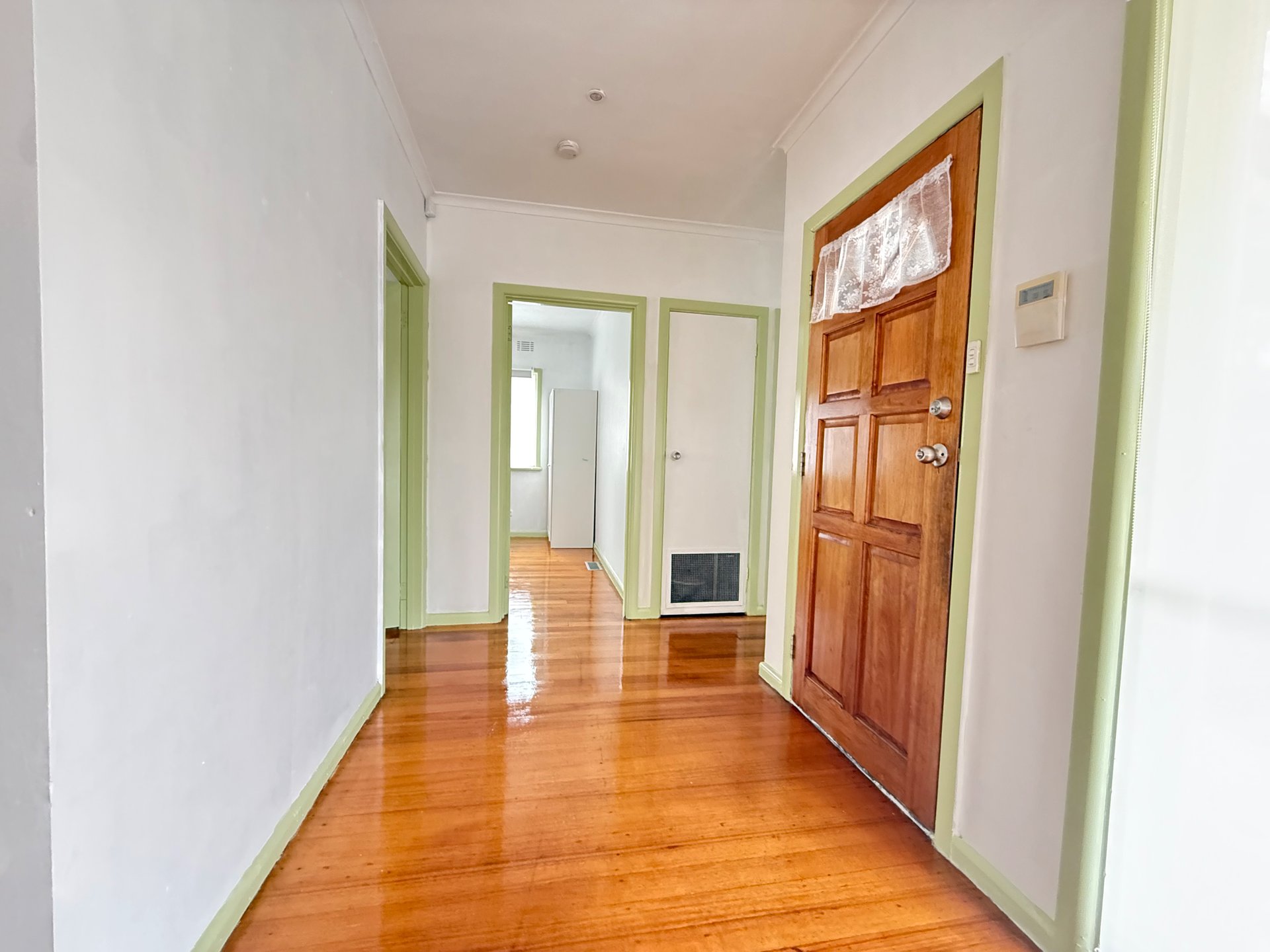 1/166 Blackburn Road, Glen Waverley image 4