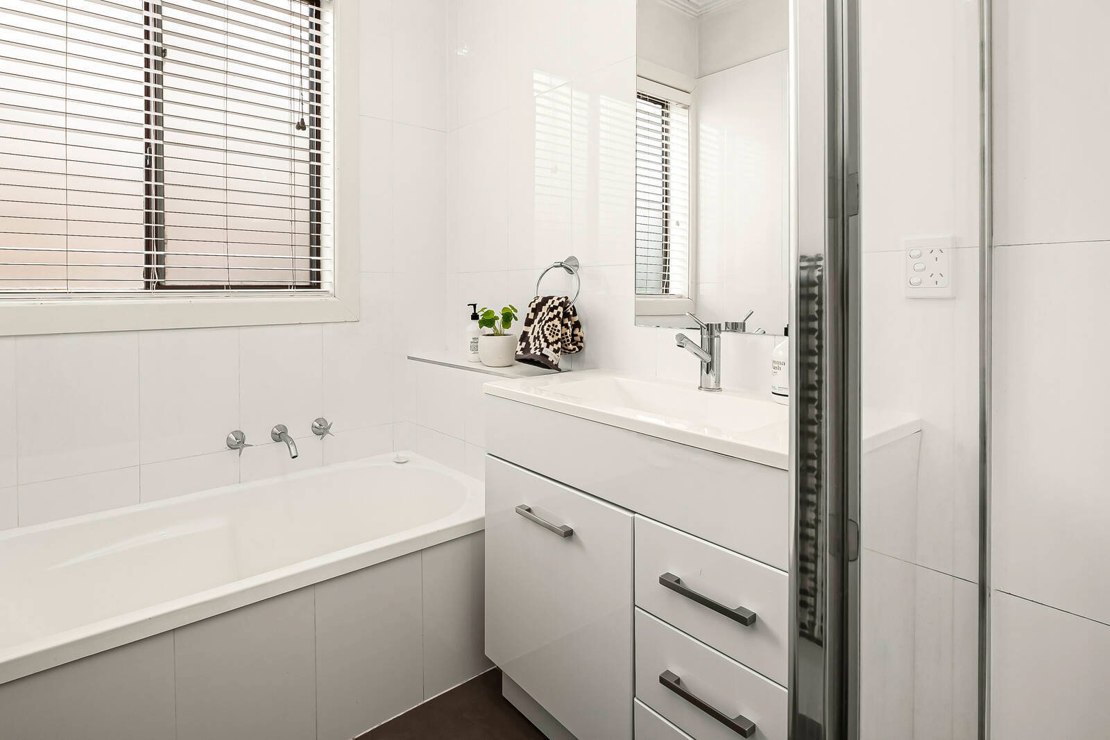Property Gallery Thumbnail 7