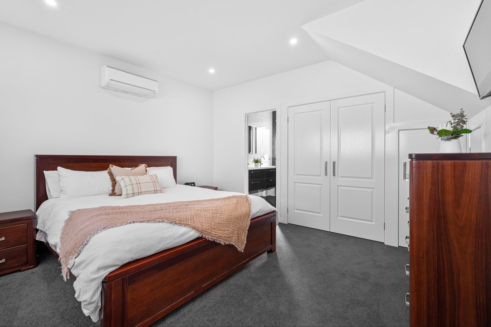 Property Gallery Thumbnail 14