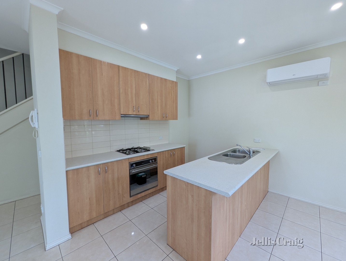 1/167 Cumberland Road, Pascoe Vale image 2