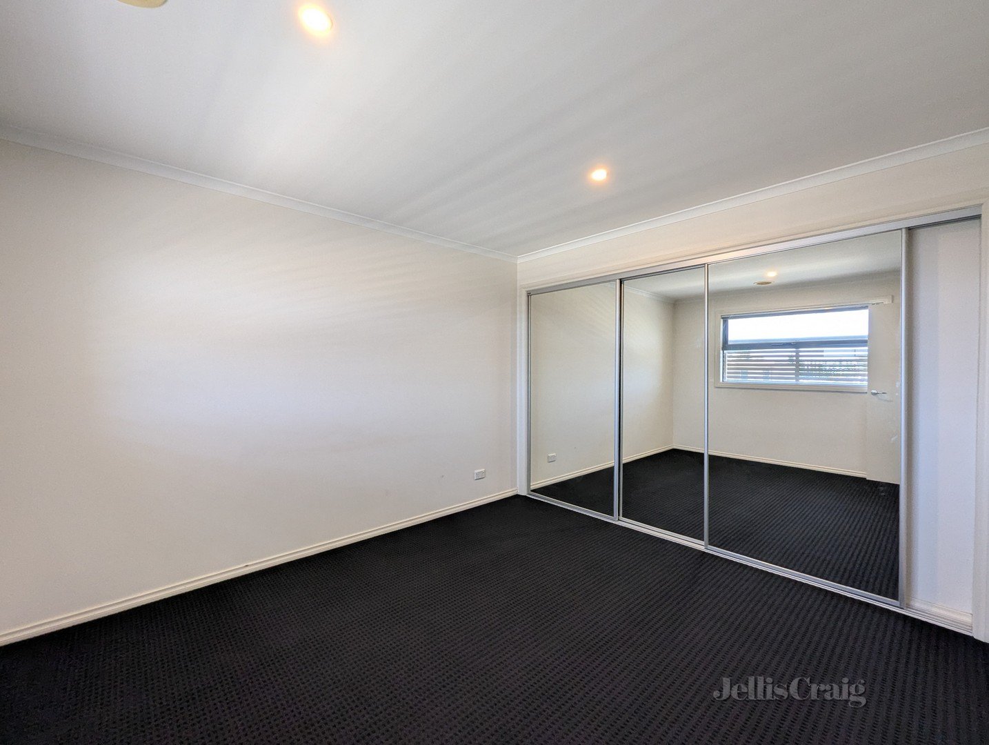 1/167 Cumberland Road, Pascoe Vale image 3