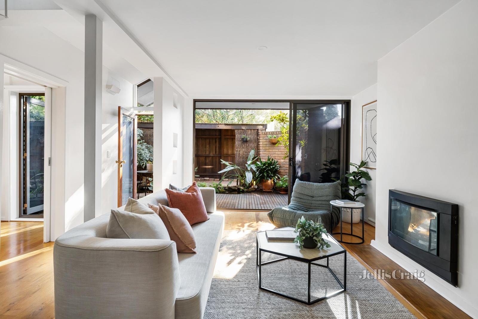 1/16a Macfarlan Lane, South Yarra image 2