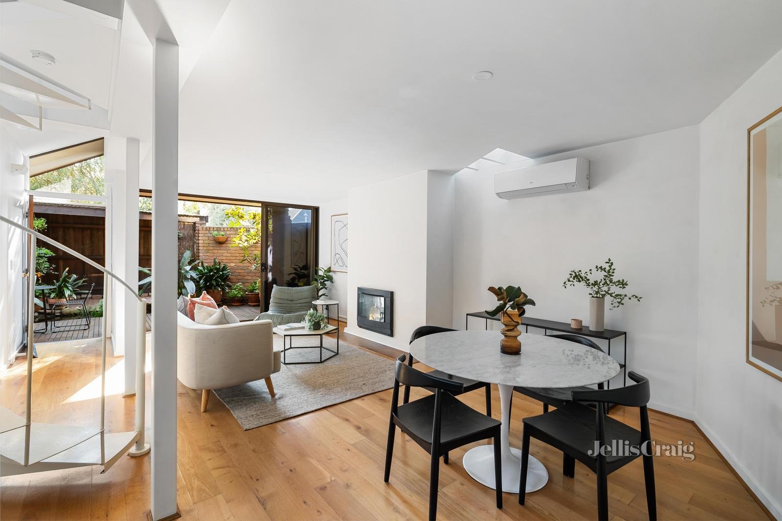 1/16a Macfarlan Lane, South Yarra image 4