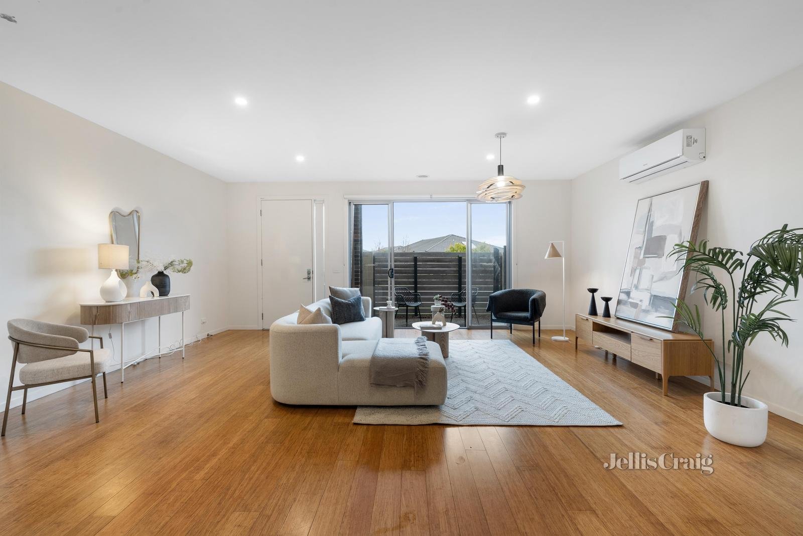 117 Bunjil Way, Knoxfield image 2