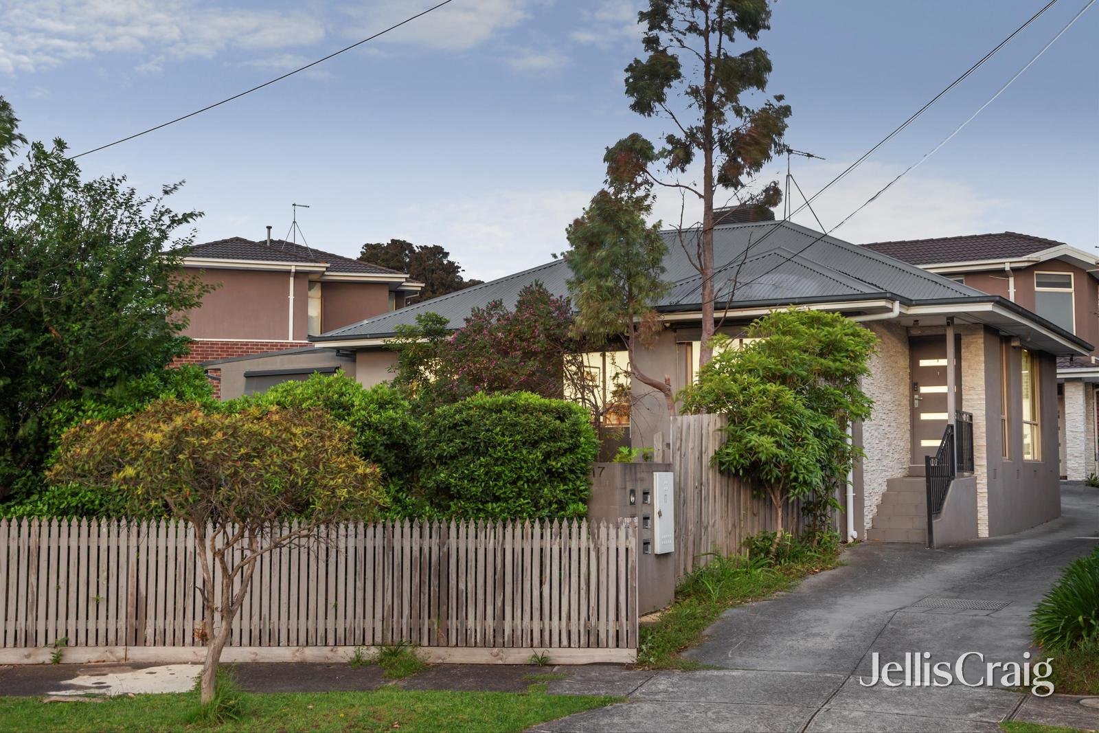 1/17 Burns Court, Heidelberg Heights image 1