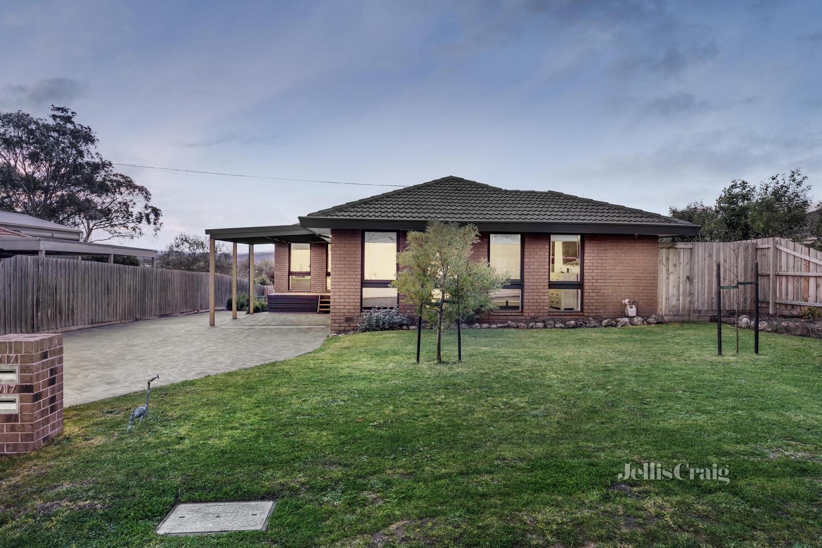 1/17 Erskine Ridge, Mooroolbark image 1