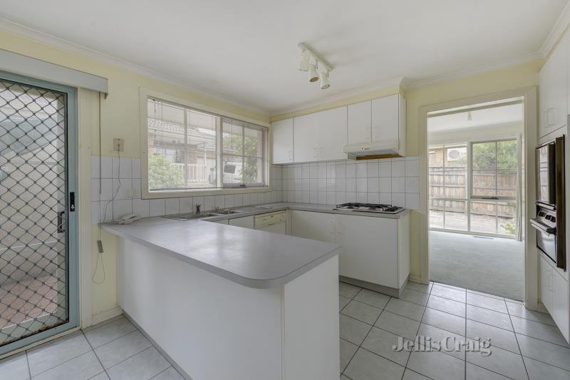 1/17 Fairview Road, Mount Waverley image 2