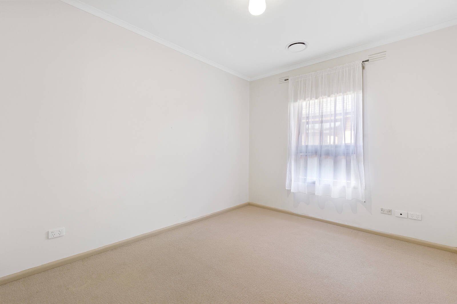 Property Gallery Thumbnail 9