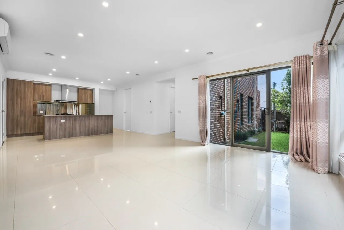 1/17 Ingleside Crescent, Glen Waverley image 2