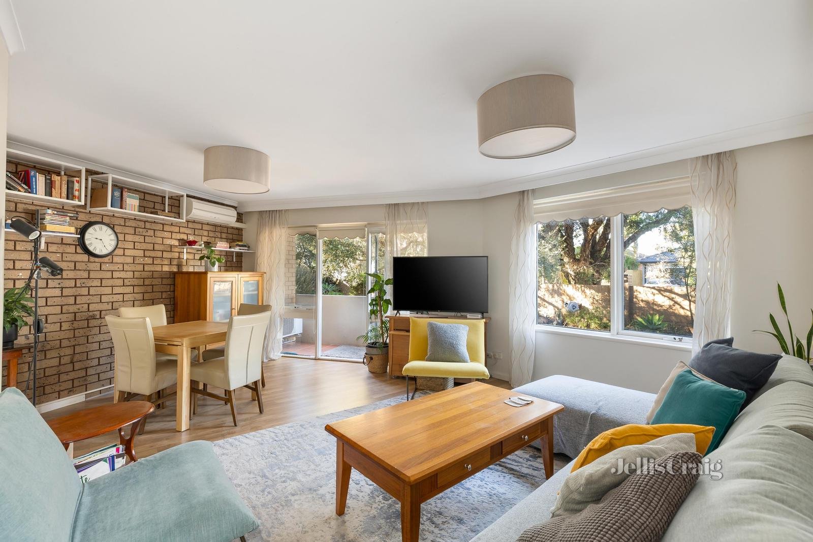 1/17 Roberts Court, Brighton East image 1