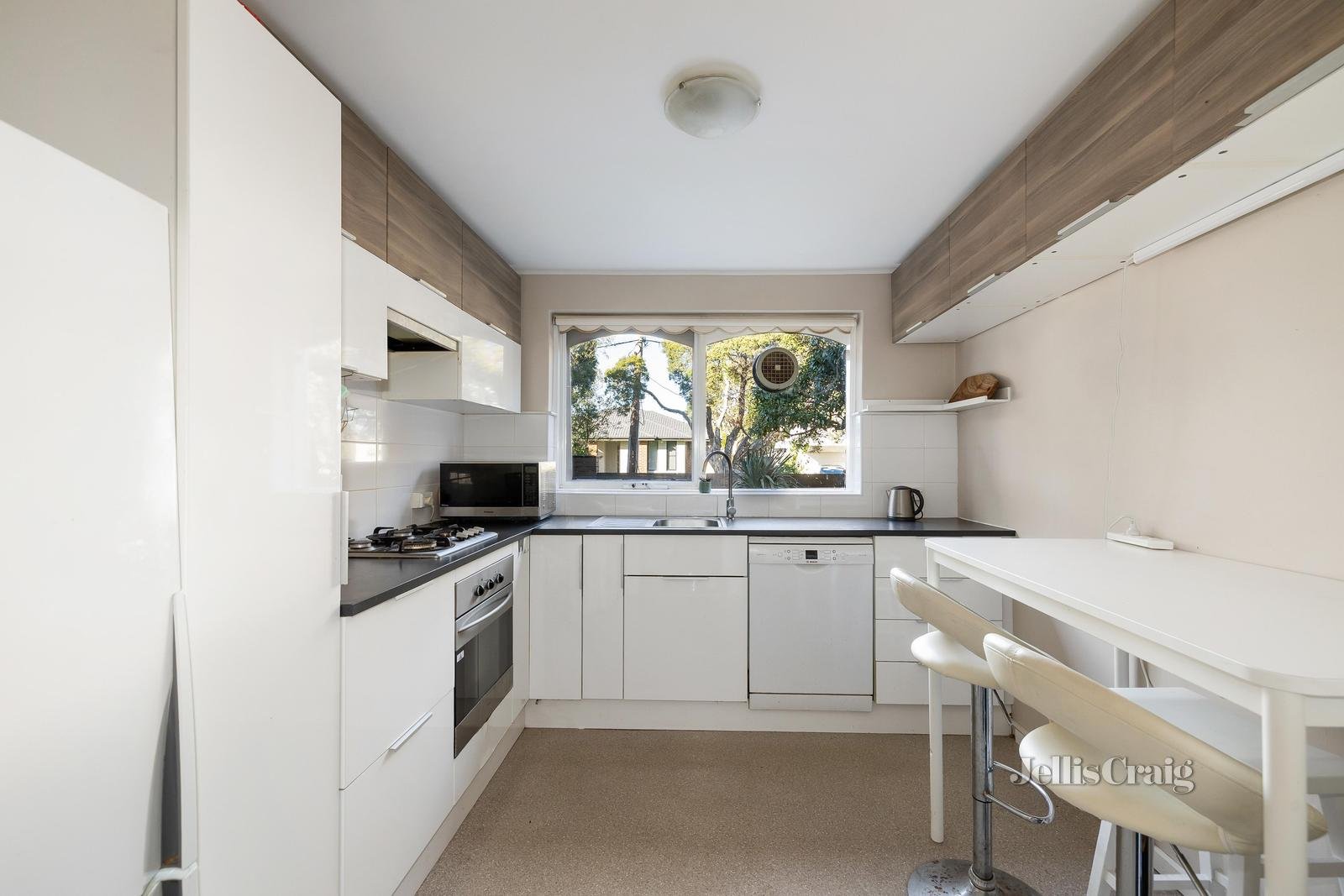 1/17 Roberts Court, Brighton East image 2