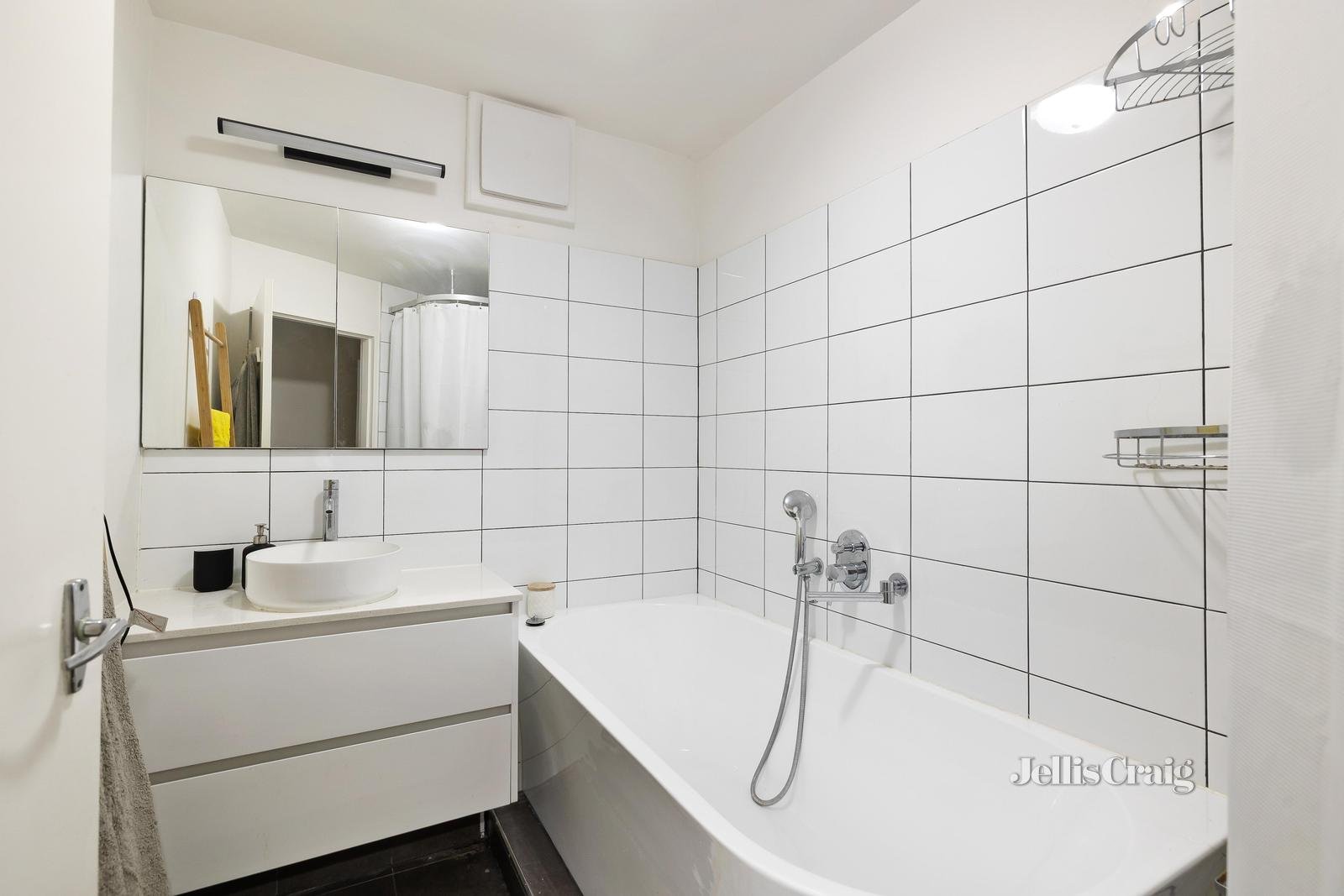 1/17 Roberts Court, Brighton East image 7
