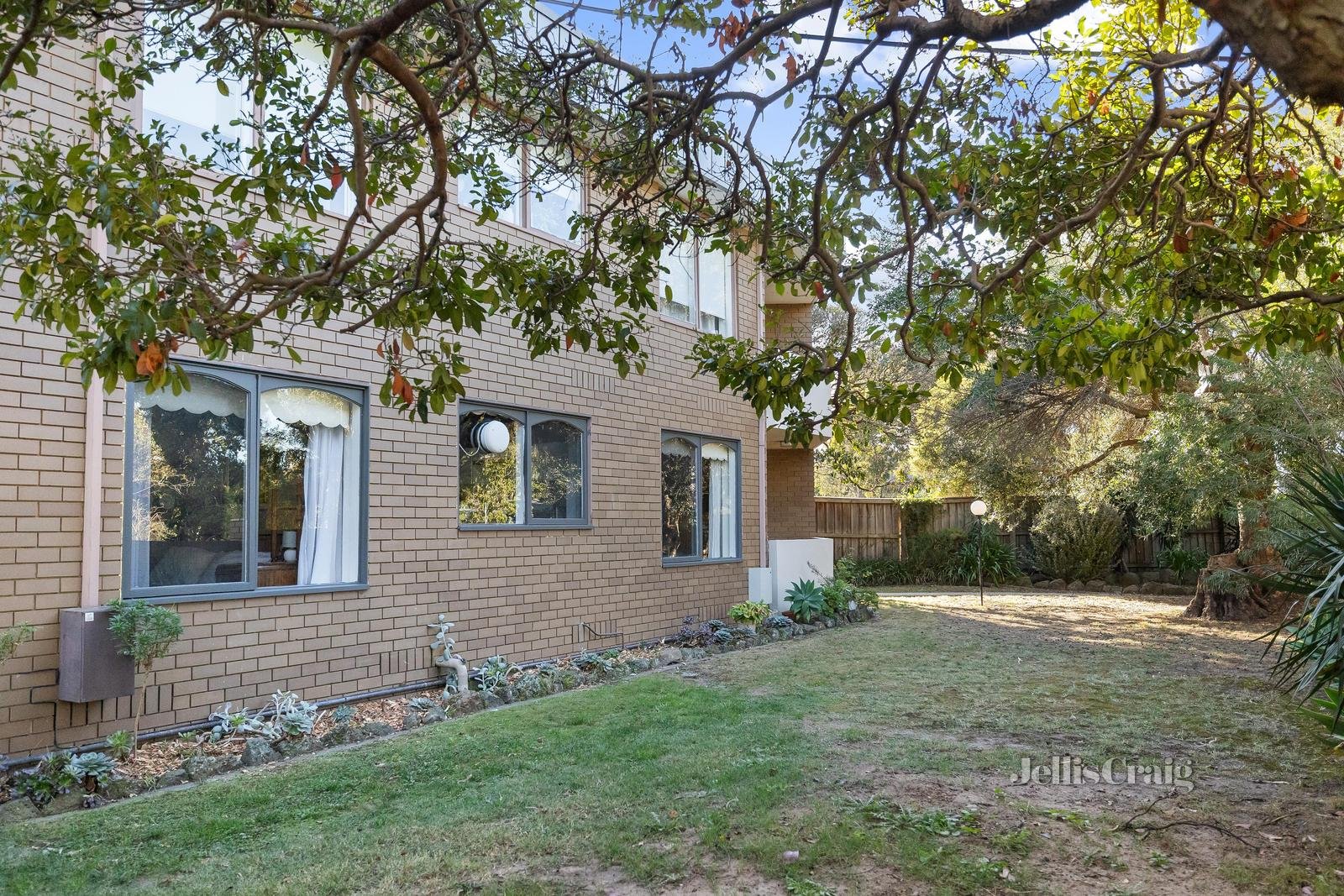 1/17 Roberts Court, Brighton East image 8