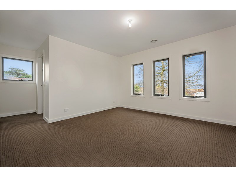 1/17 Thames Street, Box Hill image 5