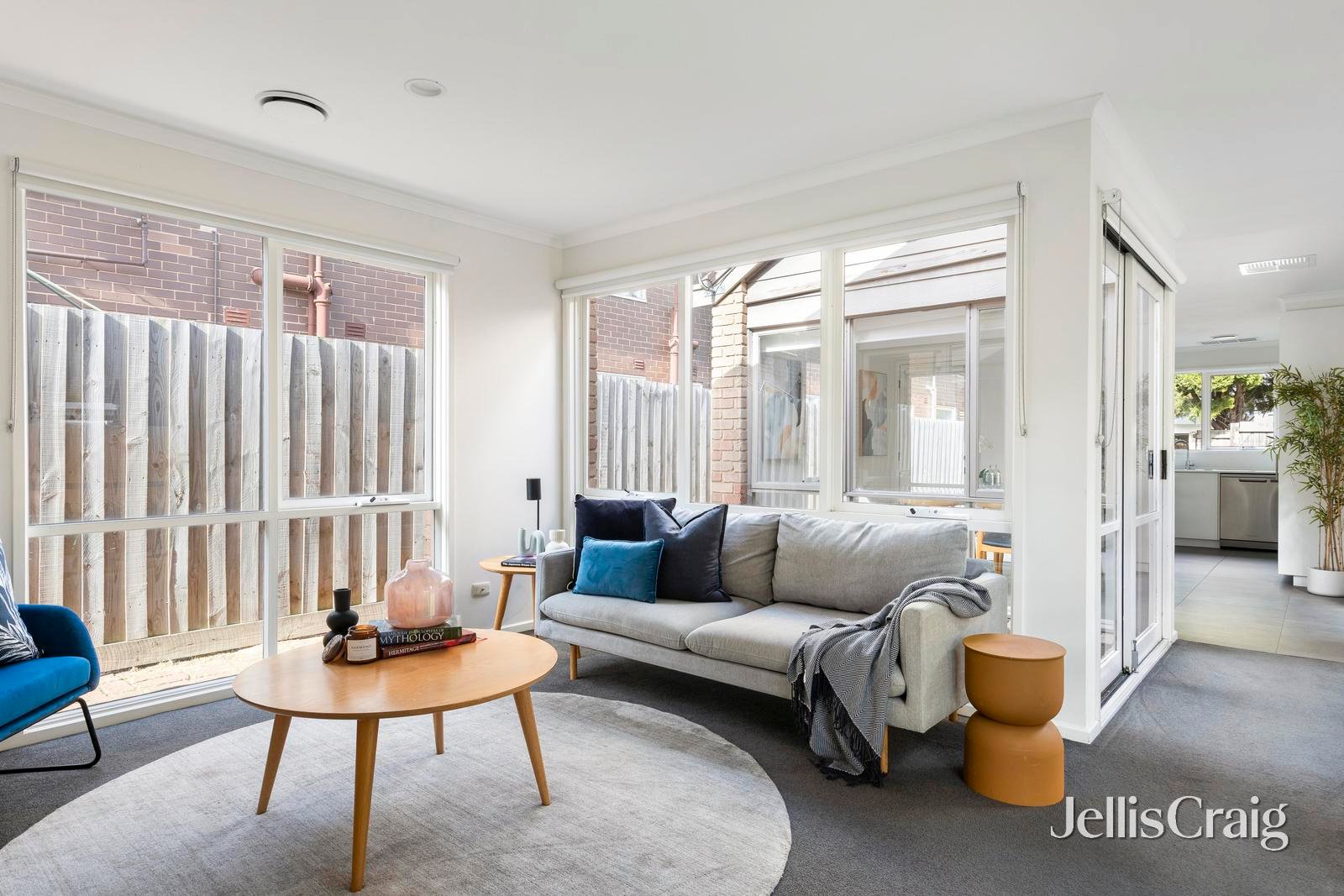 1/17 Toolambool Road, Carnegie image 2