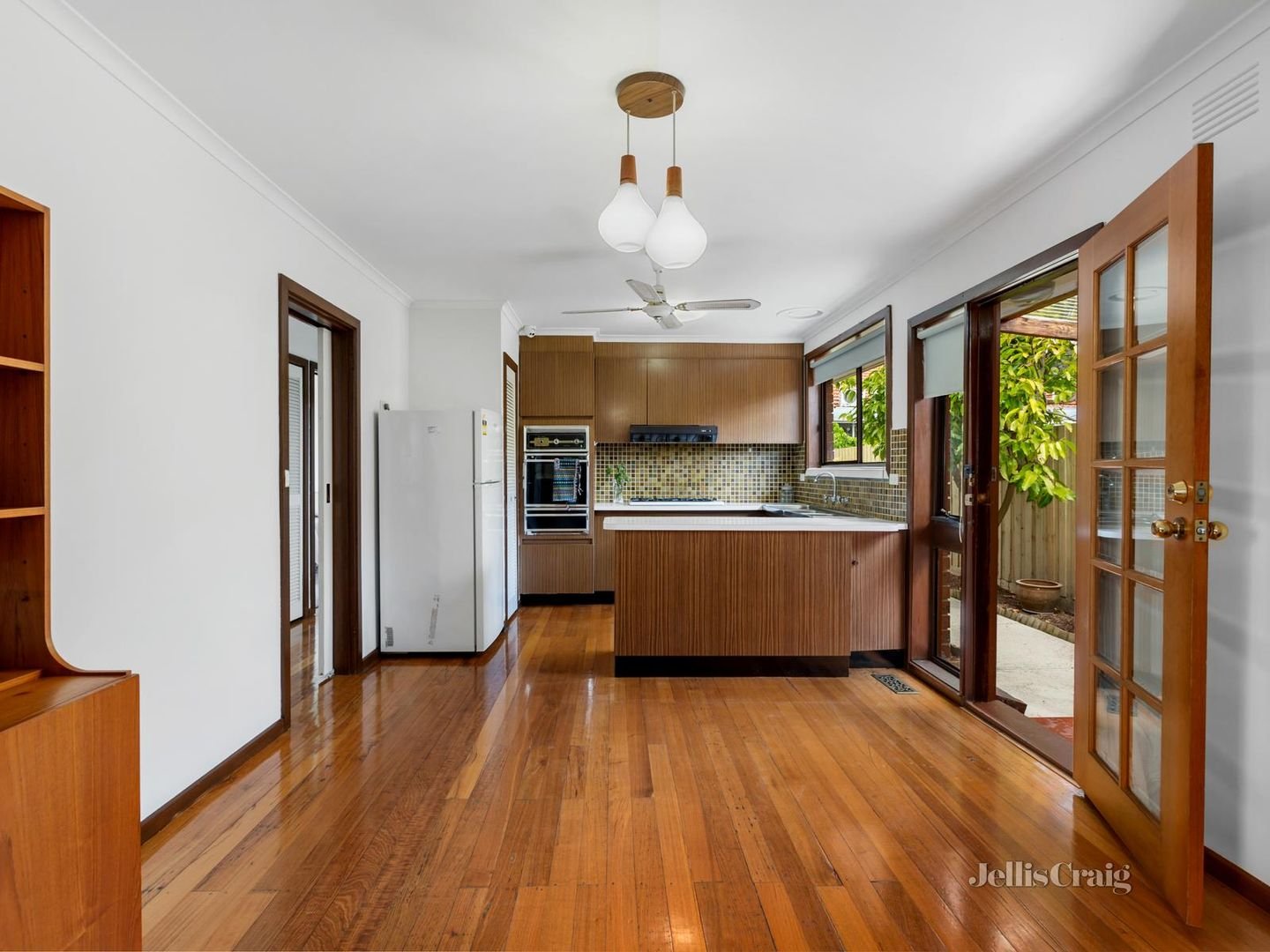 1/17 Victoria Street, Doncaster image 2