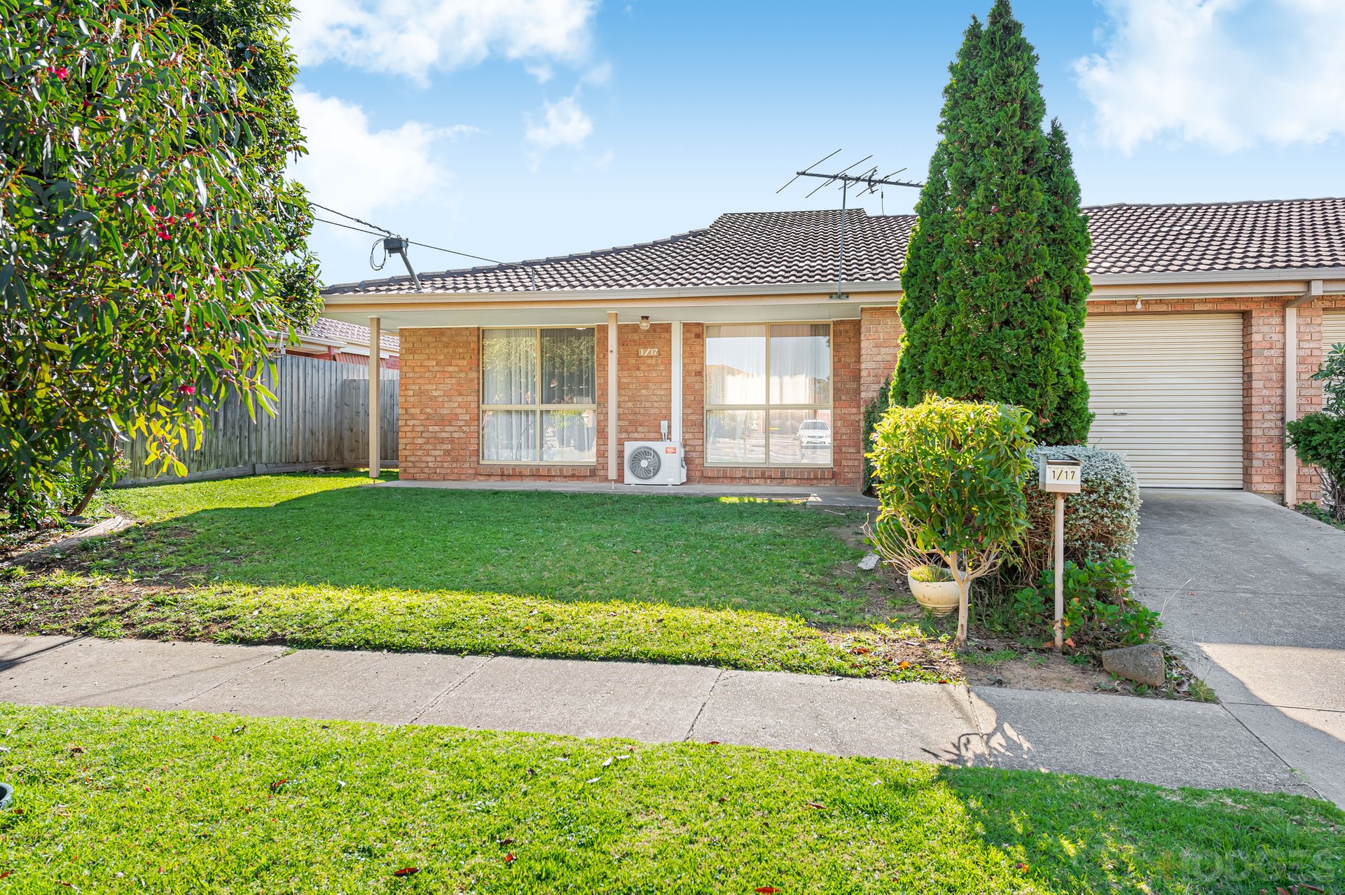 1 / 17 Westminster Drive Werribee