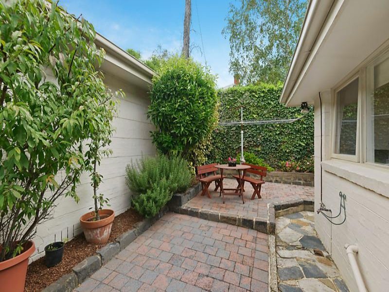 1/172 Mont Albert Road, Canterbury image 5