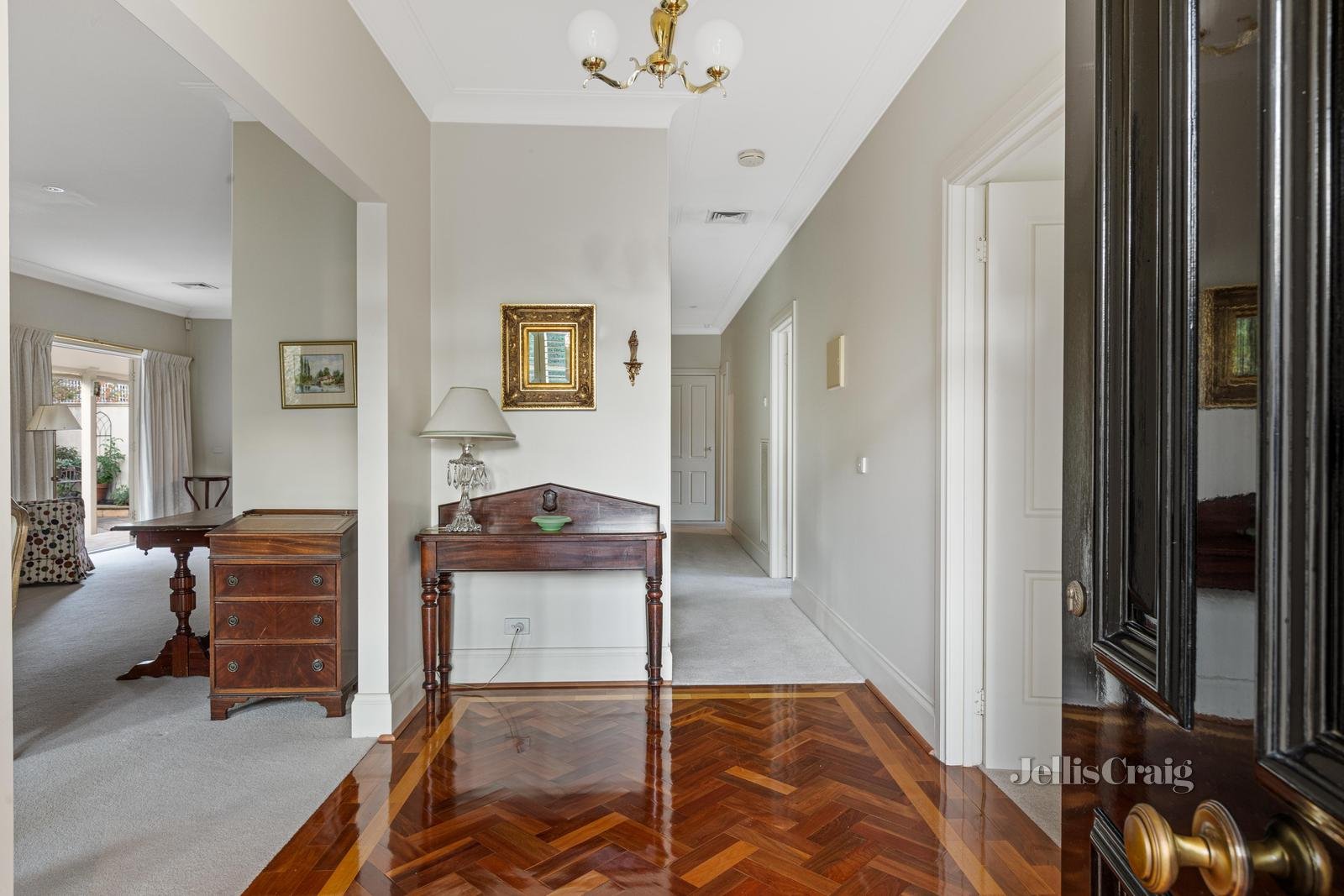 1/172 Wattle Valley Road, Camberwell image 2