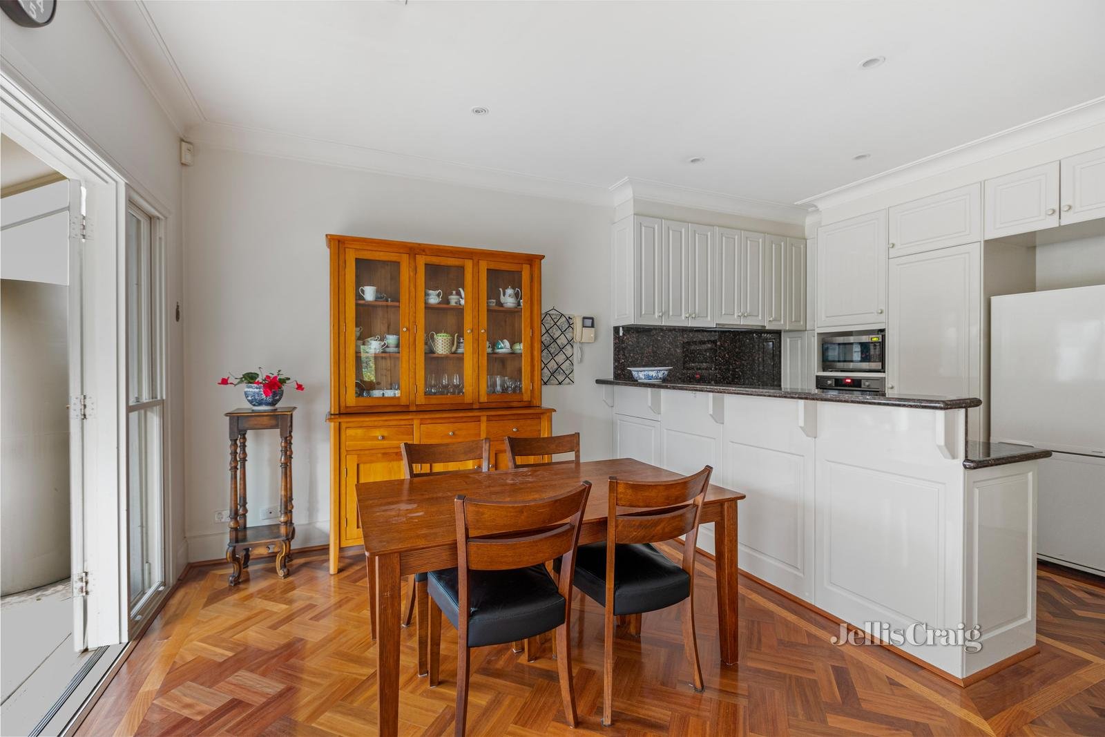 1/172 Wattle Valley Road, Camberwell image 7