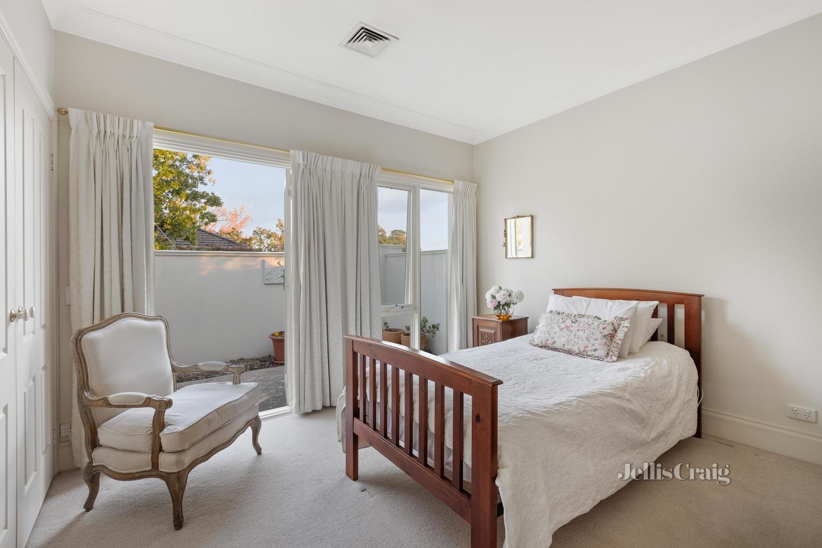 1/172 Wattle Valley Road, Camberwell image 8