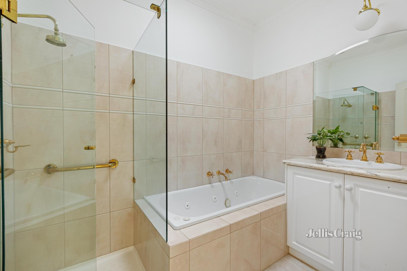1/172 Wattle Valley Road, Camberwell image 9