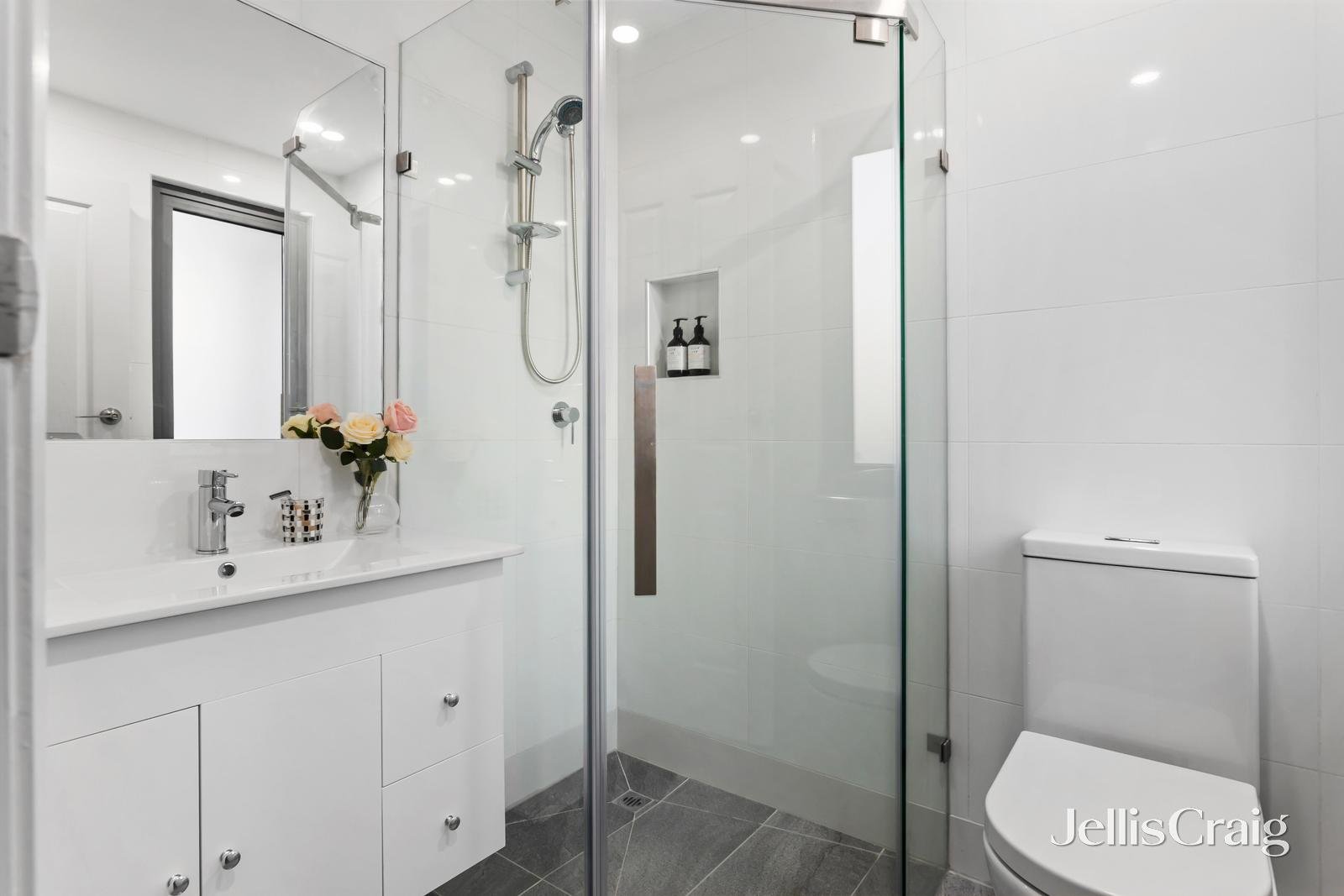 1/173 Blackburn Road, Mount Waverley image 8