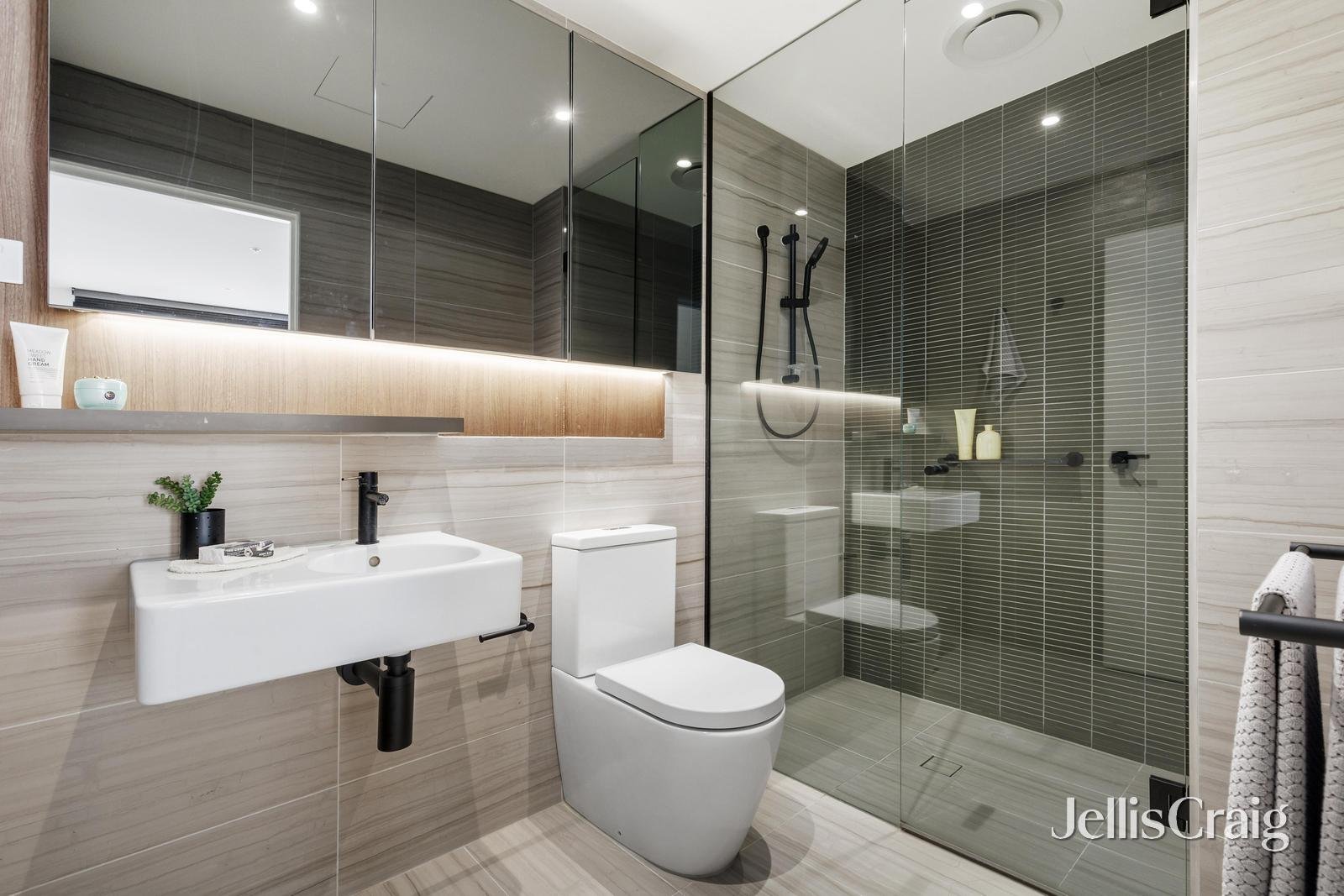 117/692 Whitehorse Road, Mont Albert image 5