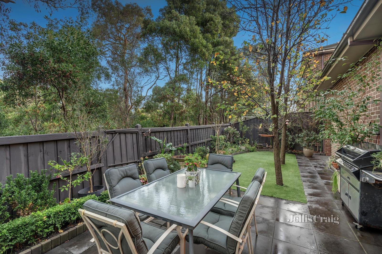 1/18-19 Nethercote Drive, Mount Waverley image 15