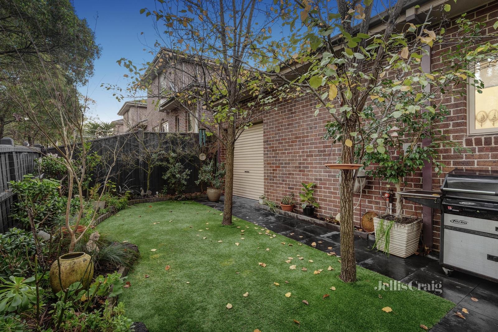 1/18-19 Nethercote Drive, Mount Waverley image 16